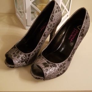 Princess Vera Wang Black & Silver Peep Toe Heels